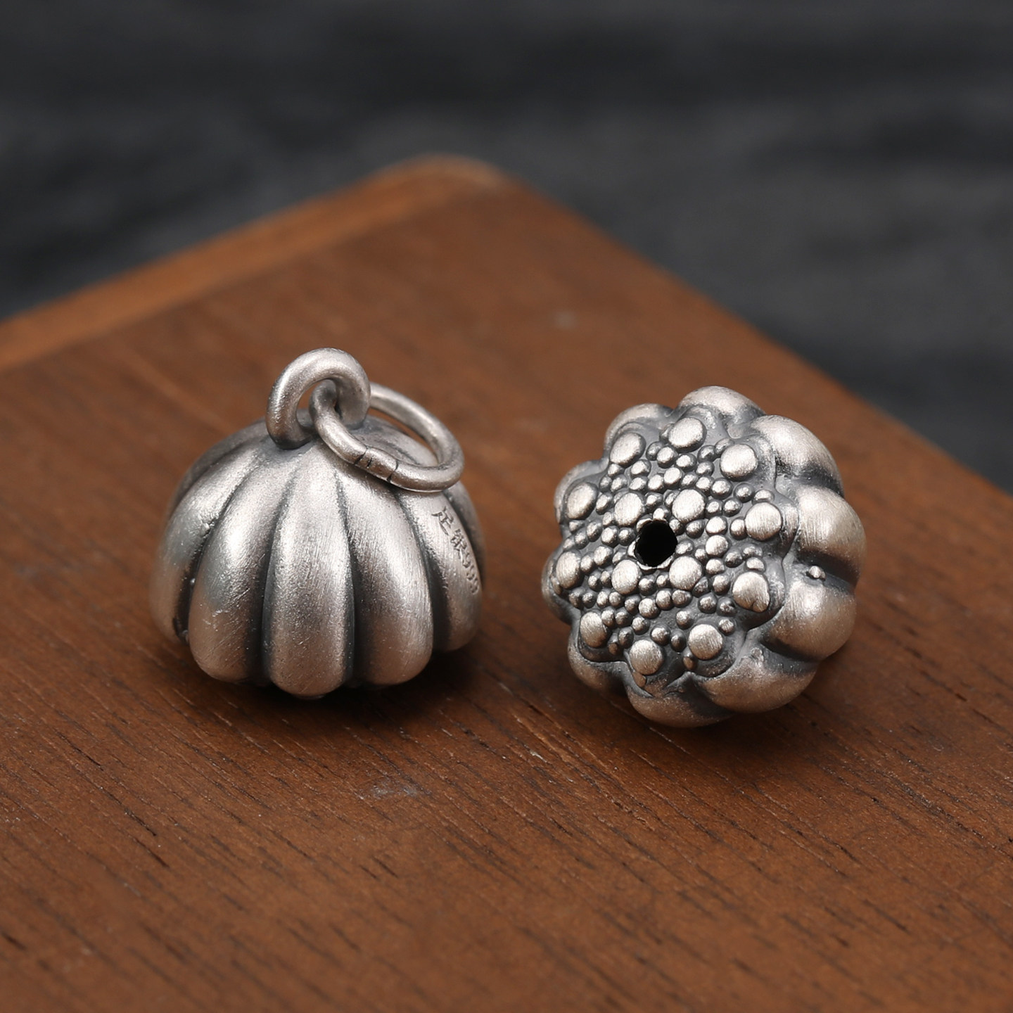 足银两世欢莲蓬花苞吊坠