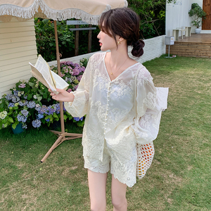 超火独特减龄蕾丝绣花防晒上衣配短裤套装女夏2025新款绝美两件套图片