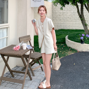 小香风休闲套装女2025夏季设计感淡人穿搭气质短袖上衣短裤两件套图片