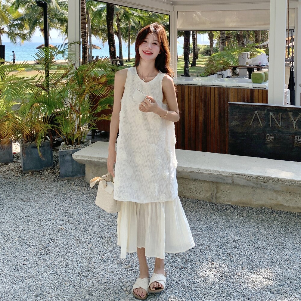 温柔风立体花朵拼接白色背心连衣裙女夏季气质宽松A字大裙摆长裙图片