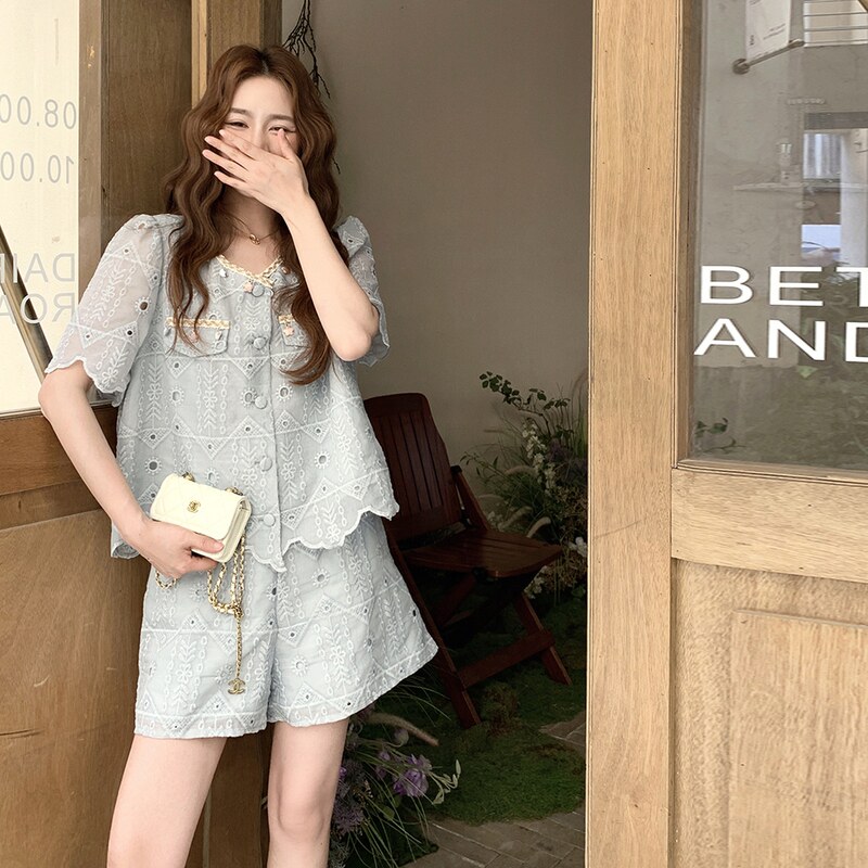 蓝色设计感镂空刺绣套装女2025夏季新款巨好看上衣休闲短裤两件套,女装套装/套裙,2C198