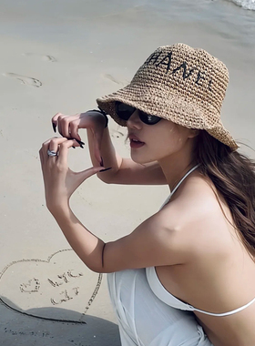 新款字母渔夫草帽女夏天海边度假防晒遮阳网红显脸小水桶编织帽子