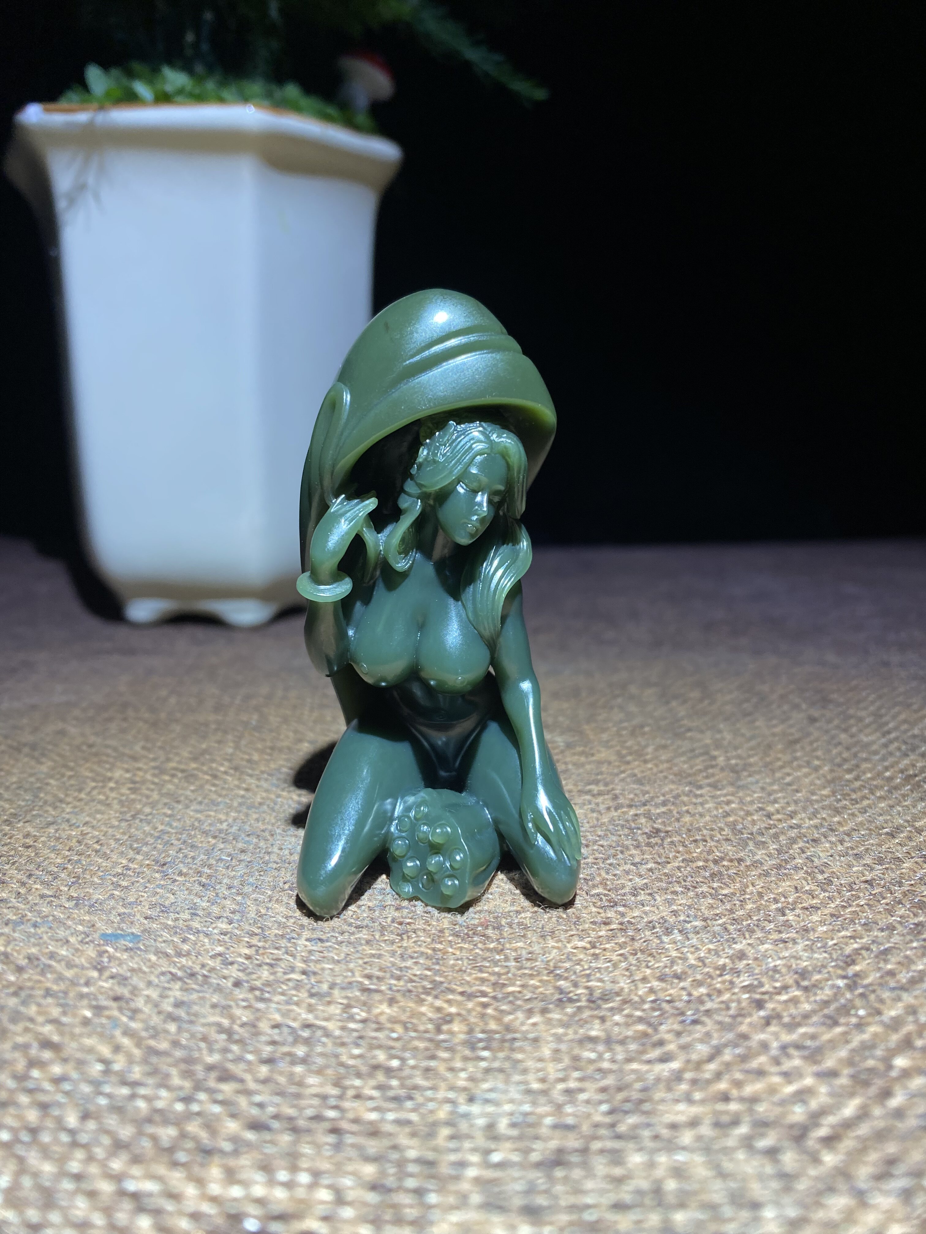 和田玉青玉遇贵人美女手把件