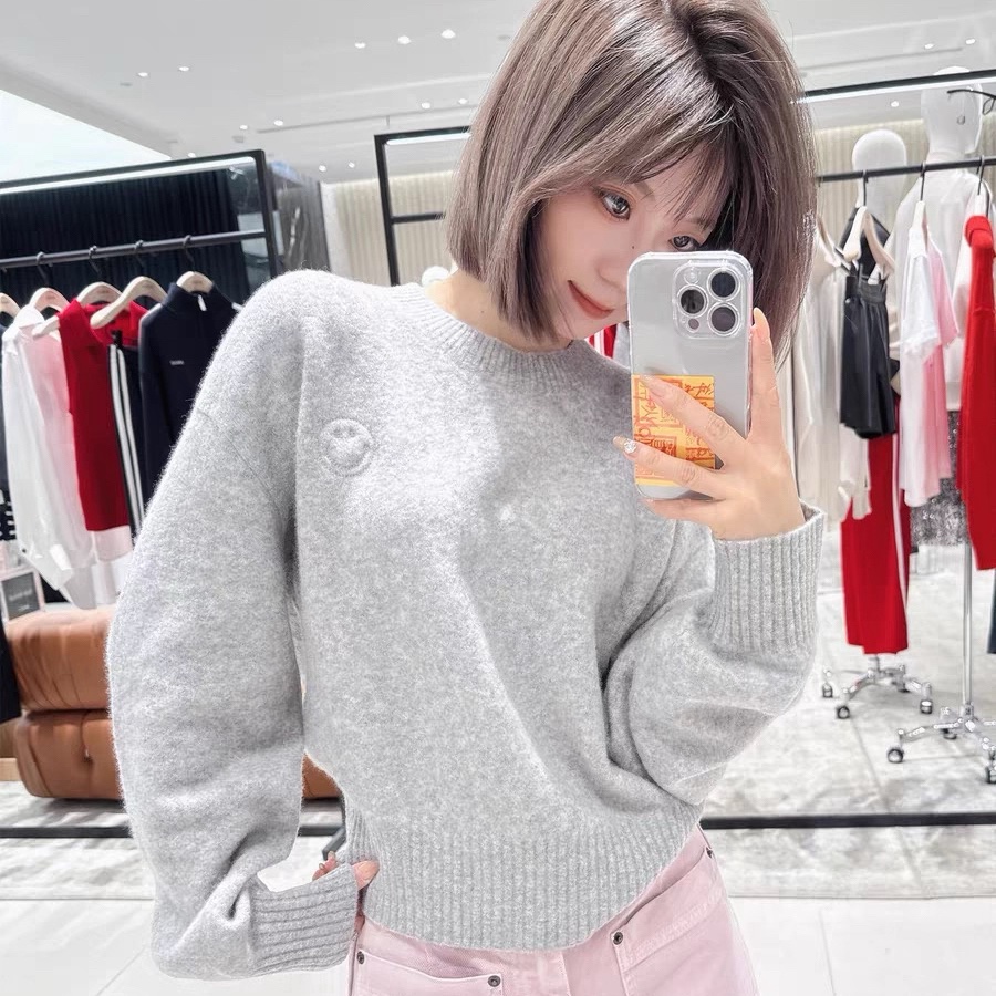 圆领刺绣简约休闲秋冬百搭毛衣