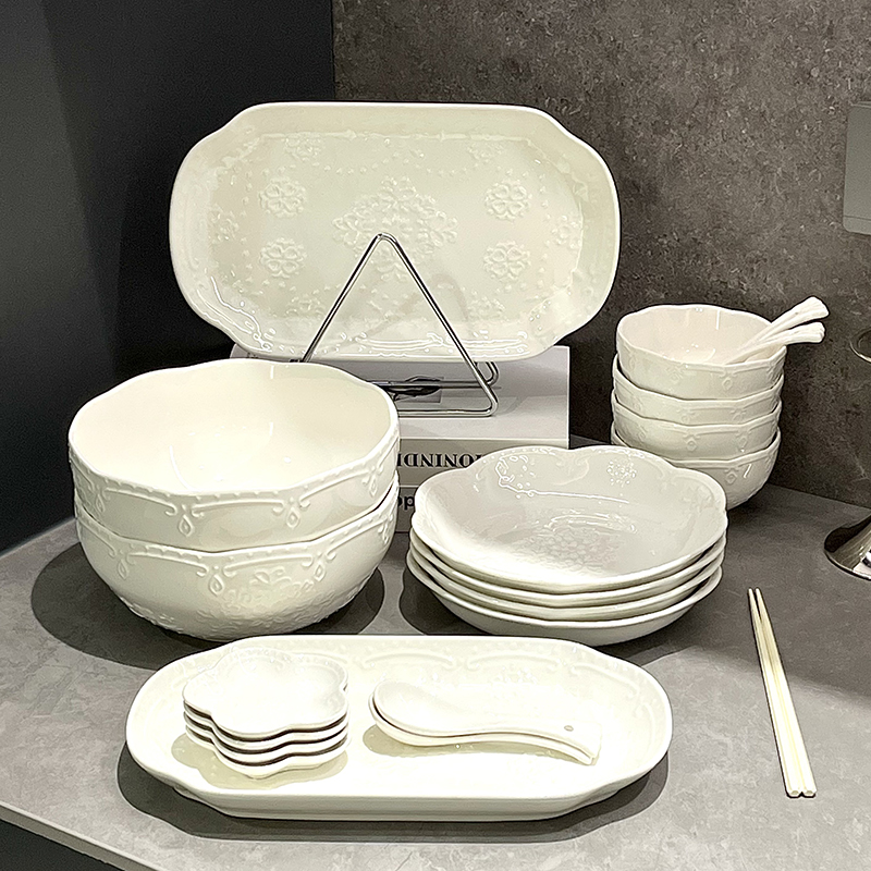 餐具套装白色浮雕法式简约盘子2025热卖家用陶瓷碗盘碗碟套装礼盒