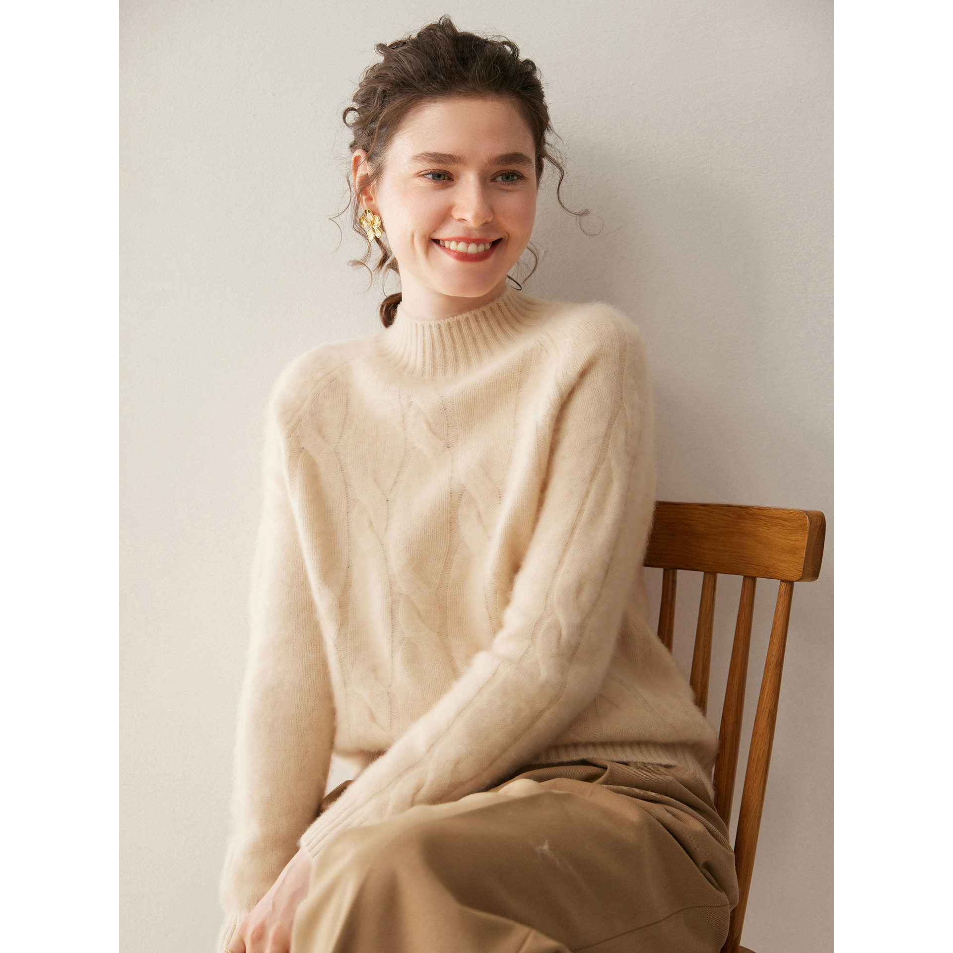 半高领羊绒衫女26秋冬新款软糯大麻花保暖毛衣显瘦内搭针织打底衫