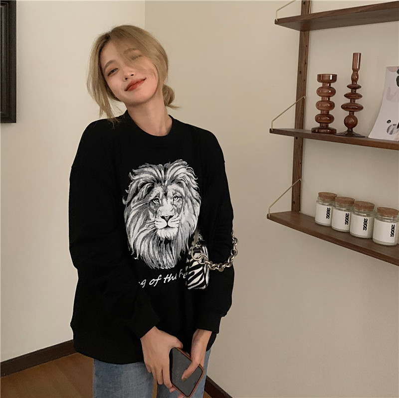 Real price retro age reducing versatile loose and thin lion king letter printed round neck sweater