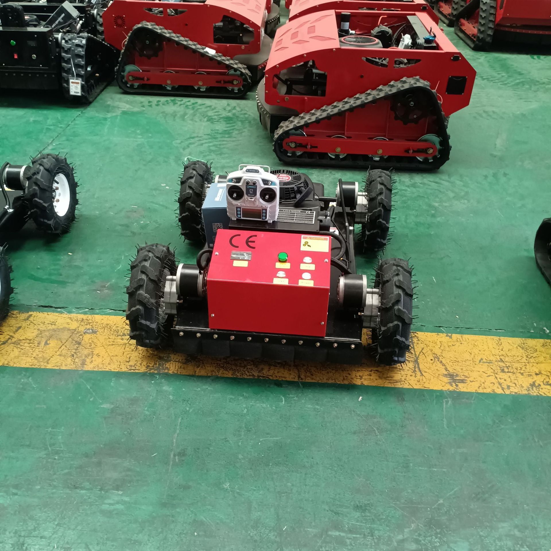 遥控割草机 履带自走式果园开荒打草机 全地形智能除草机