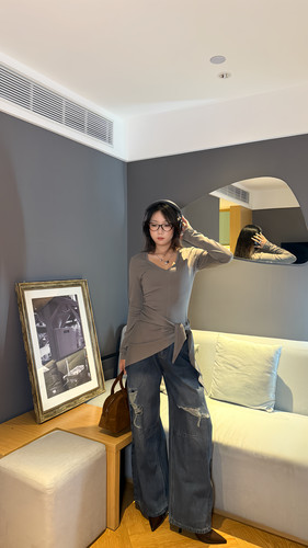 ZERO距离2025秋季新款时尚气质百搭破洞牛仔裤