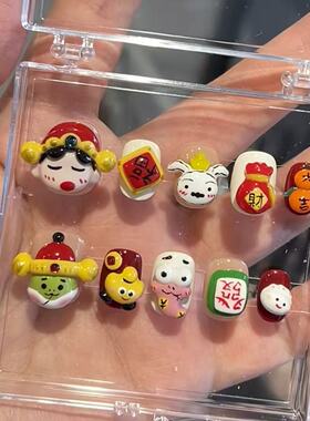 任民币手工穿戴甲｜新年蜡笔小新财神爷手工捏捏穿戴甲 烟花 福袋