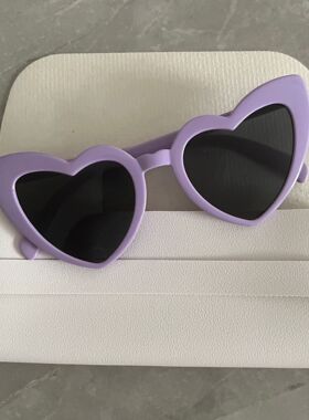 A146紫框黑灰片桃心太阳镜杰千胜墨镜异形爱心眼镜网红街拍时尚
