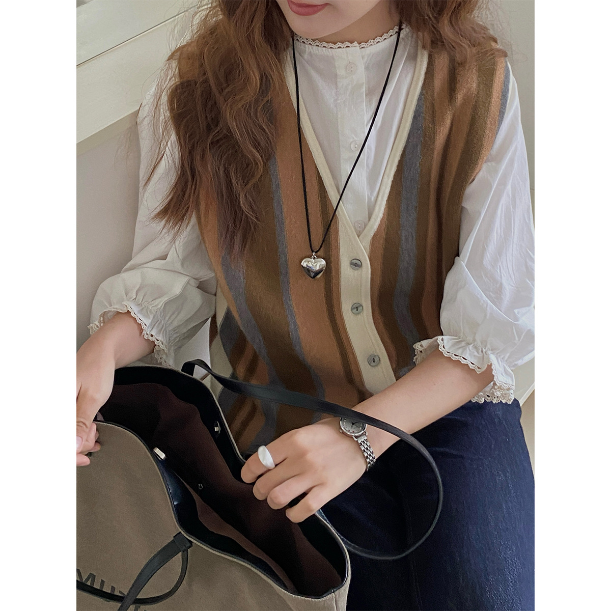 日系文艺风减龄甜美V领针织条纹马甲复古叠穿无袖背心上衣女ZEZ