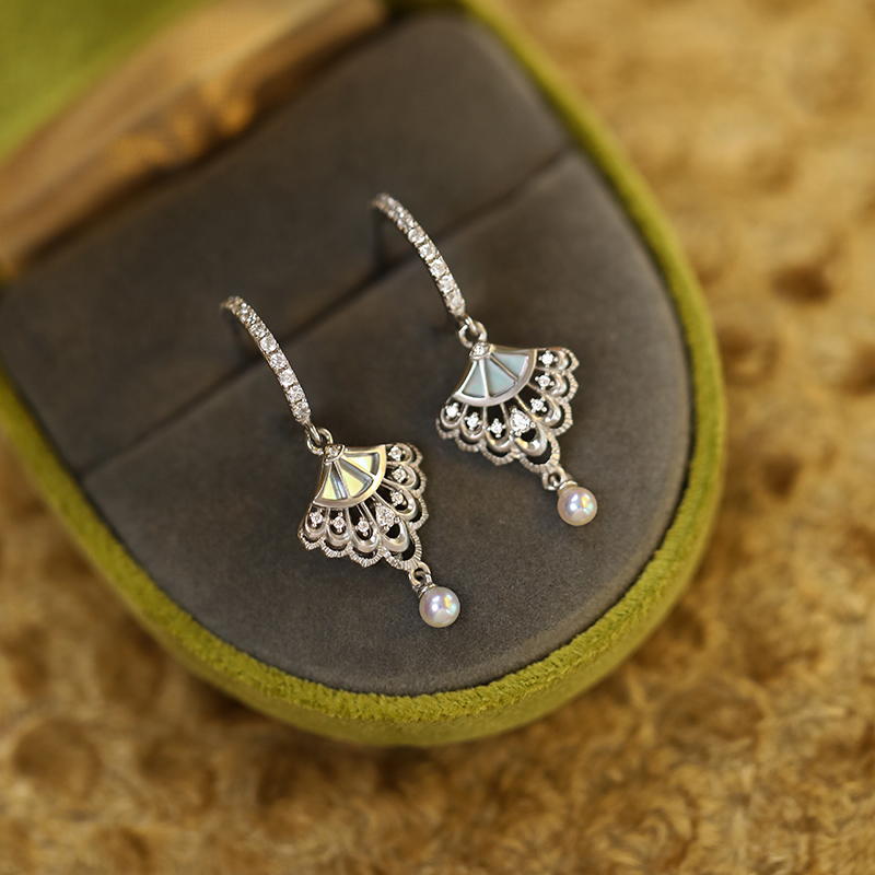 小众轻奢文艺银饰女母贝耳钉