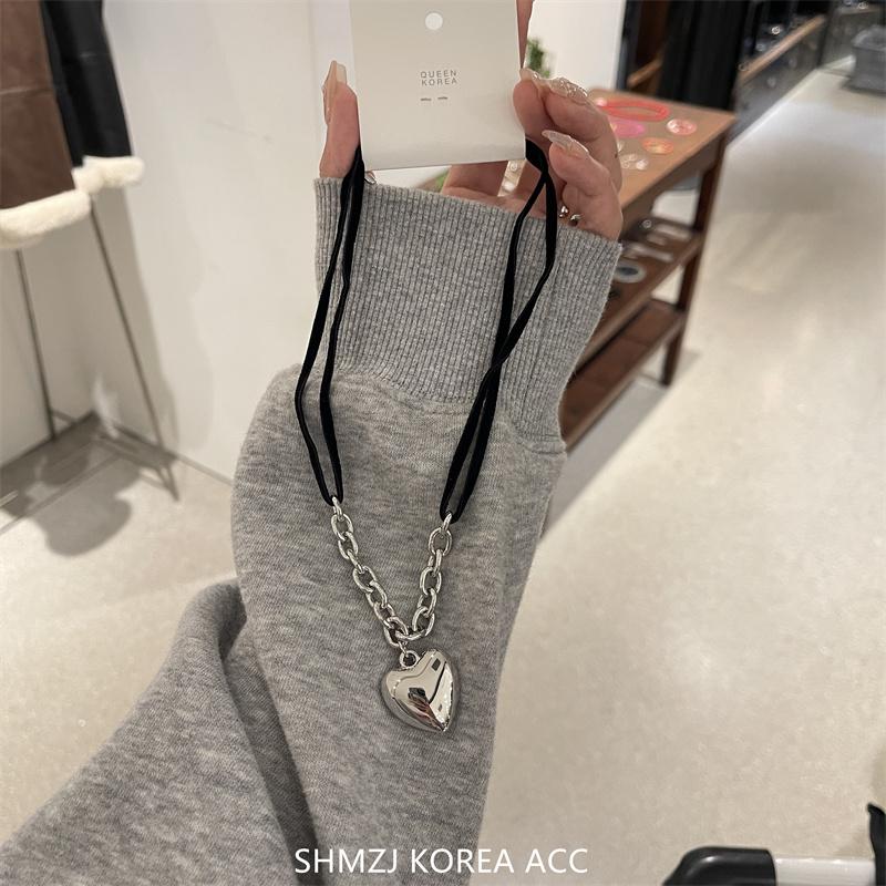 爱心吊坠项链女秋冬新款高级感