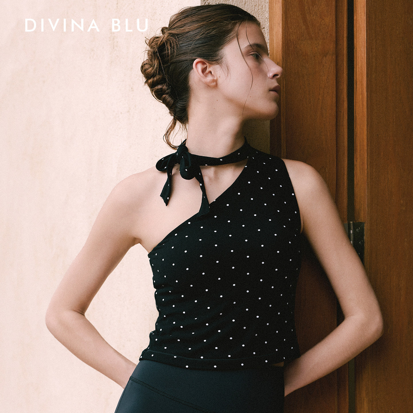 DIVINA BLU迪唯纳波点挂脖背心女黑色飘带不规则单肩修身瑜伽上衣
