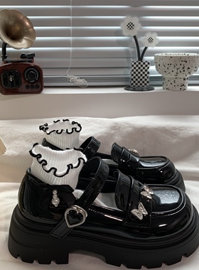 黑色甜酷玛丽珍单鞋女2025秋季新款金属蝴蝶英伦风法式厚底小皮鞋