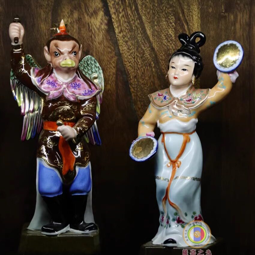曾龙升创作雷公电母景德镇雕塑瓷厂老艺人手绘制作雷公电母雕塑瓷