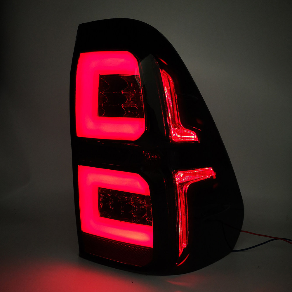 TOYOTA 15-21 HILUX HILUX REVO 테일 라이트 어셈블리 흐르는 물 방향 지시등에 적합