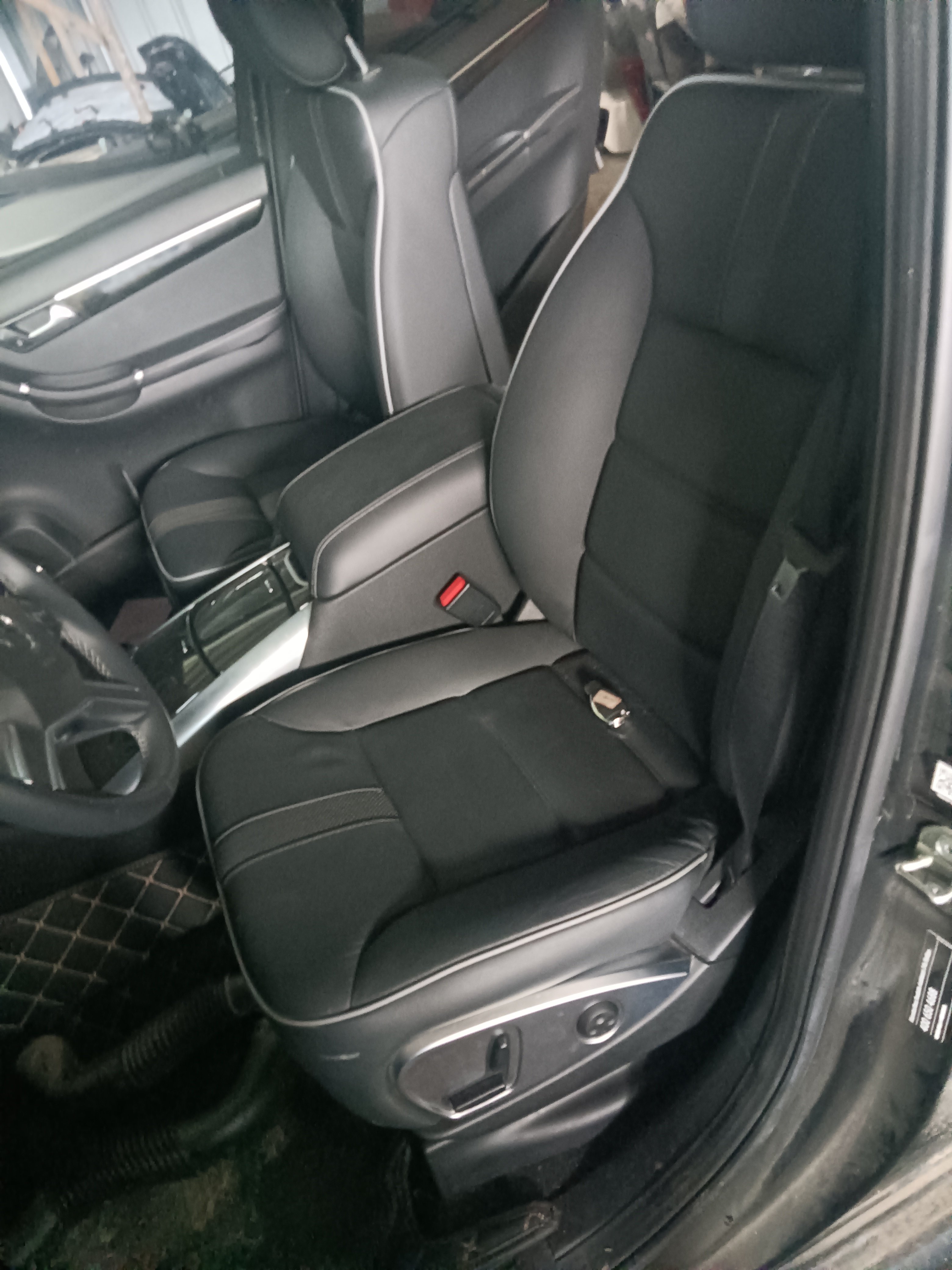 奔驰R300 R320 R350 R400 W251  黑色座椅  门板 仪表台 全车内饰