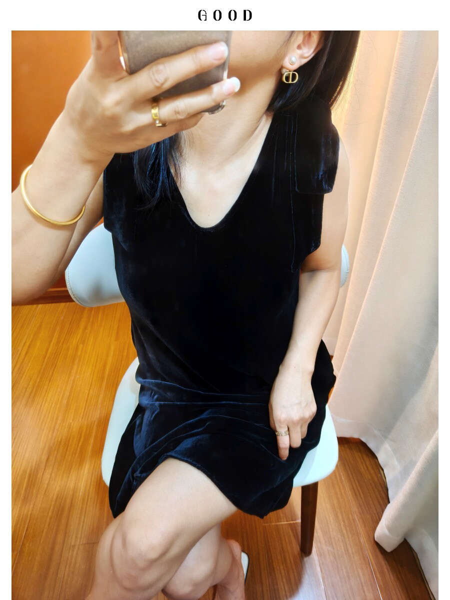 洋气桑蚕丝丝绒蝴蝶结连衣裙 高级感V领显瘦黑色A字型娃娃背心裙k