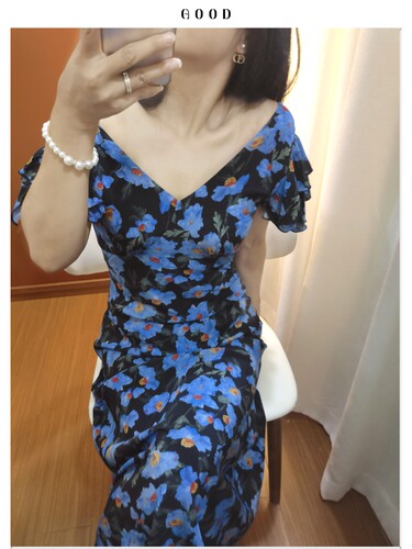 双绉真丝飞飞袖大V领收腰连衣裙
