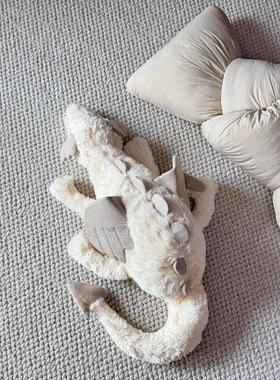 英国JE白色雪龙包包飞龙安抚玩偶可爱毛绒玩具送礼66公分圣诞装饰