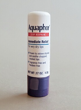 现货 美国Aquaphor优色林防水保湿修护干裂脱皮滋润润唇膏4.8g