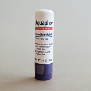 现货 美国Aquaphor优色林防水保湿修护干裂脱皮滋润润唇膏4.8g