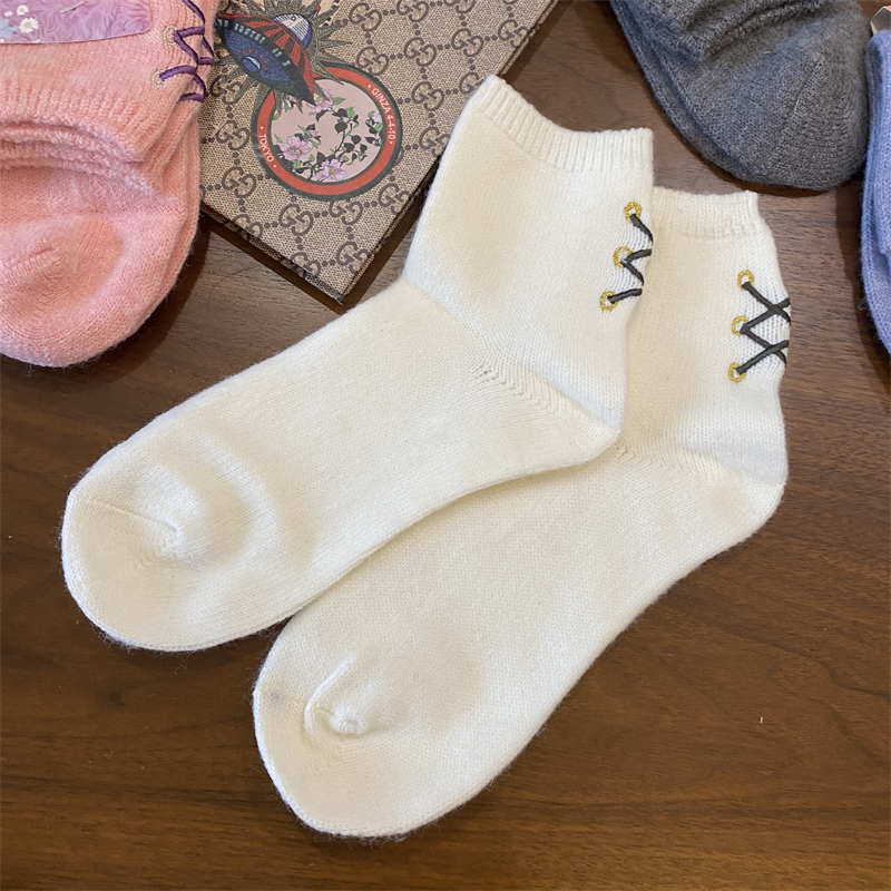 日单 仿羊毛保暖袜 厚袜子 柔暖软和 绑带刺绣 可爱日系女袜短袜