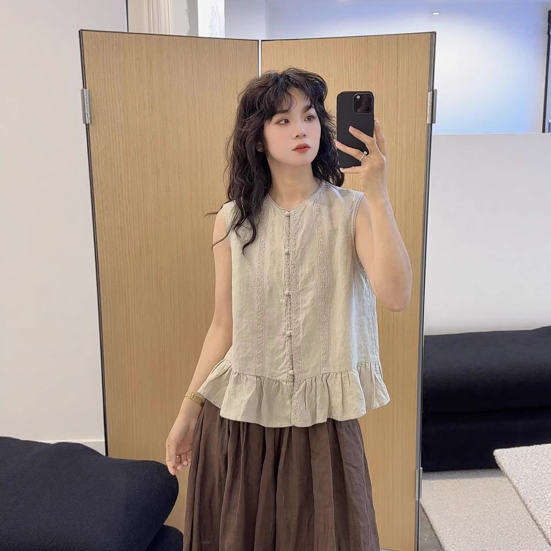 日系森系汉麻无袖上衣女夏季新款减龄蕾丝贴布下摆拼荷叶花边衬衫
