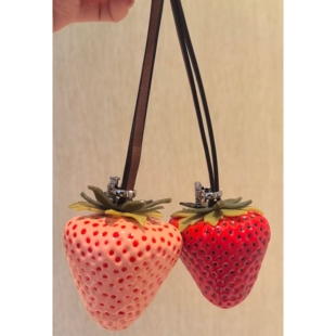 tb草莓挂件明星同款包包挂件香甜草莓可爱挂饰真皮纯手工