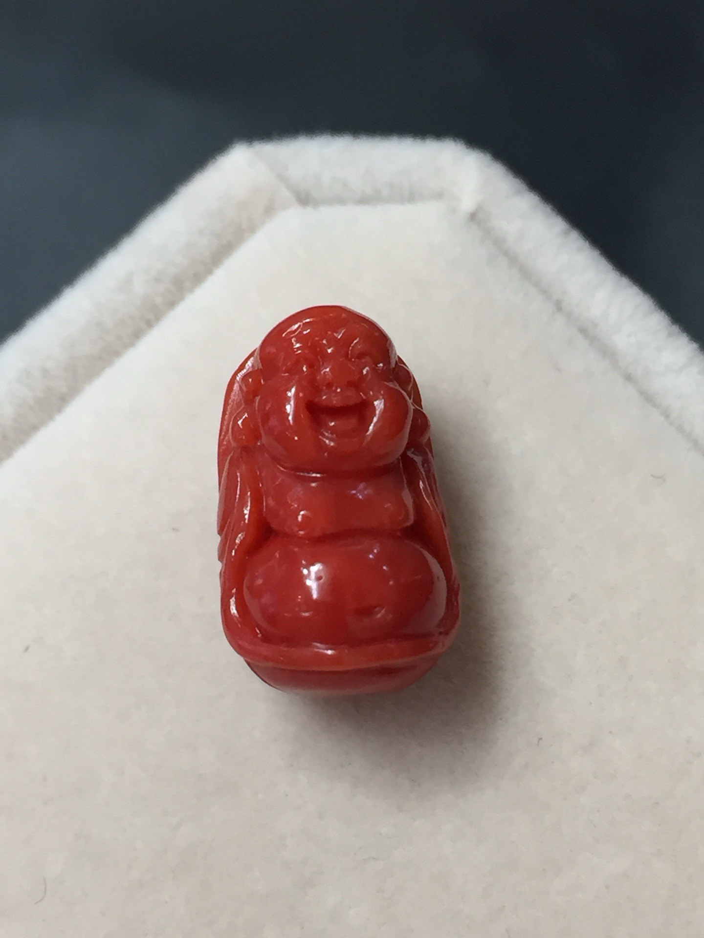 七宝珊瑚:都市百搭小吊坠 小弥勒佛,雕刻精美细致,重1.63克