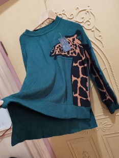 韩系复古卡通提花毛衣女秋冬2025新款 慵懒风圆领针织上衣绿色开叉