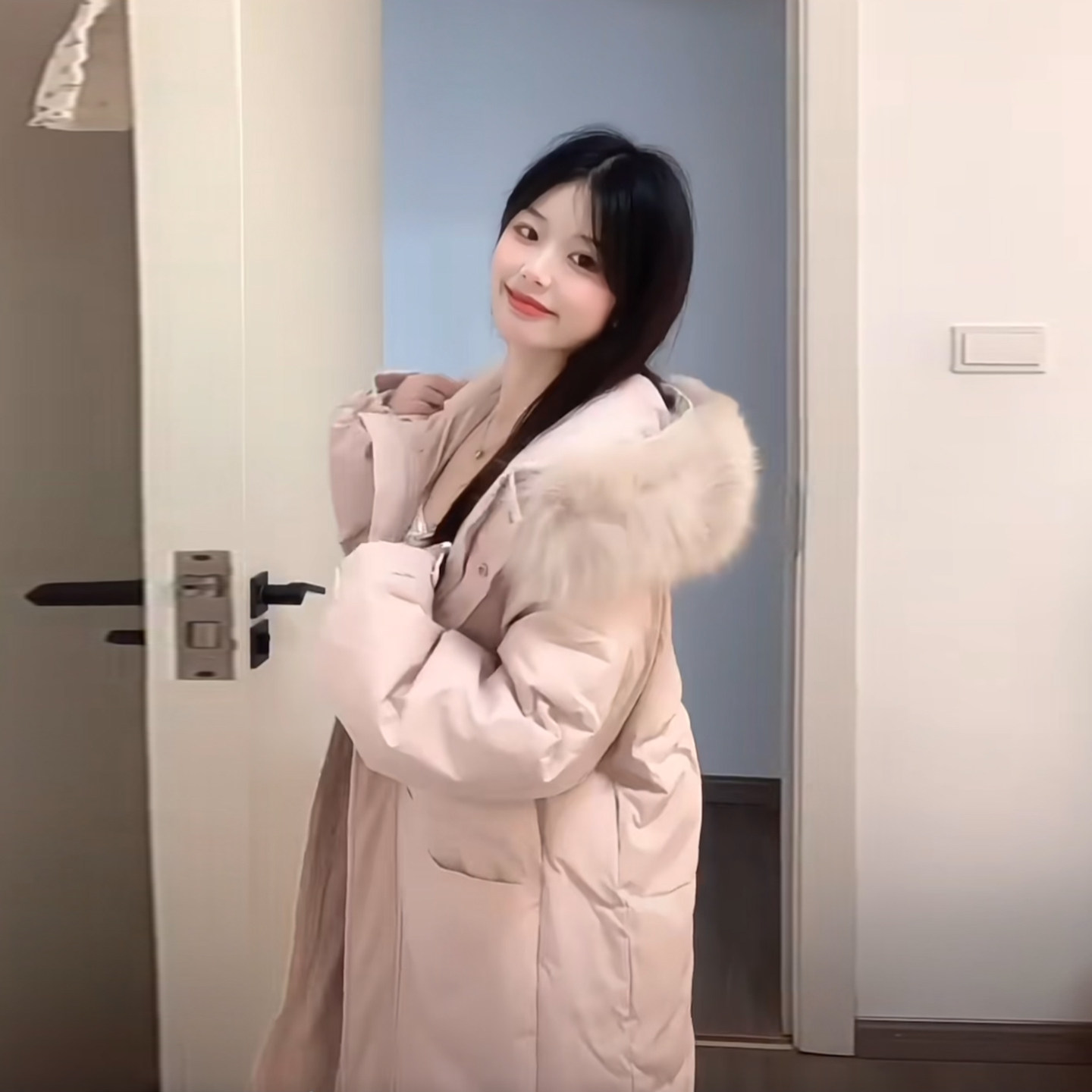 粉色羽绒服女款冬季长款过膝2025新款巨好看的冬装外套大毛领保暖