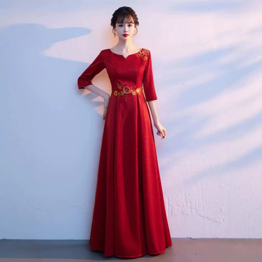 红色订婚敬酒服晚礼服女主持人