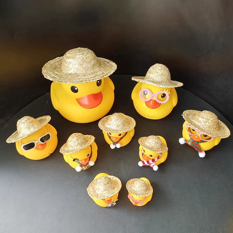 1-8号戏水小黄鸭玩具帽子墨镜游泳圈礼品摆件鸭草帽配件玩具捏叫