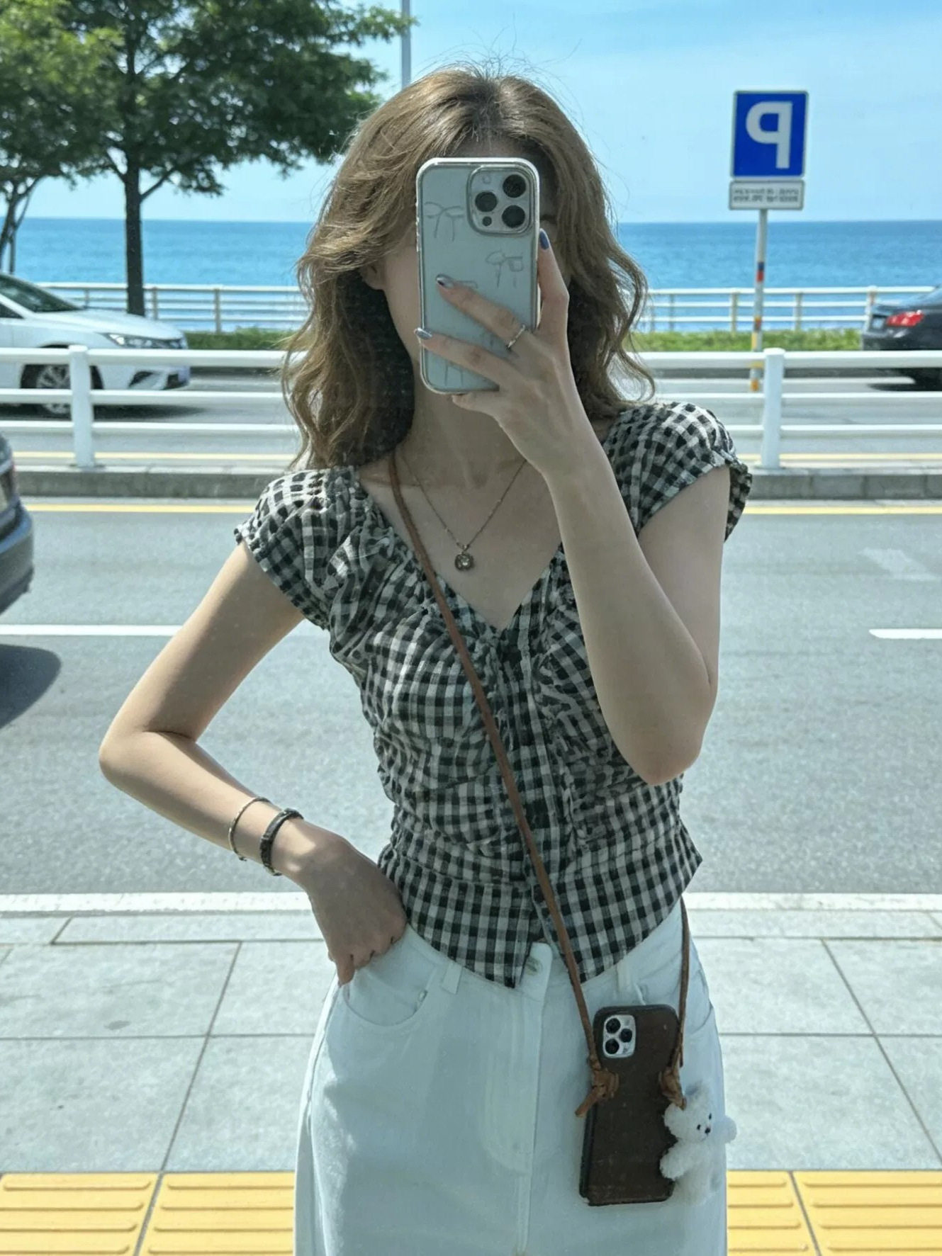 复古黑白格子无袖衬衫女夏季新款设计感小众V领修身显瘦短款上衣