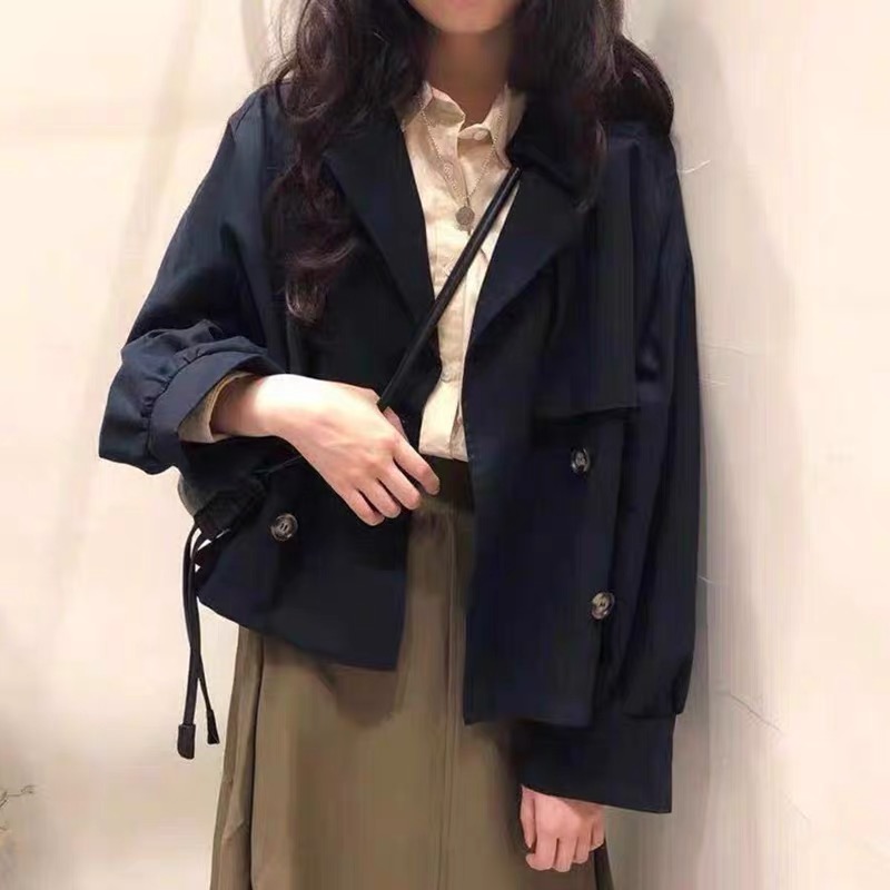 西装女
