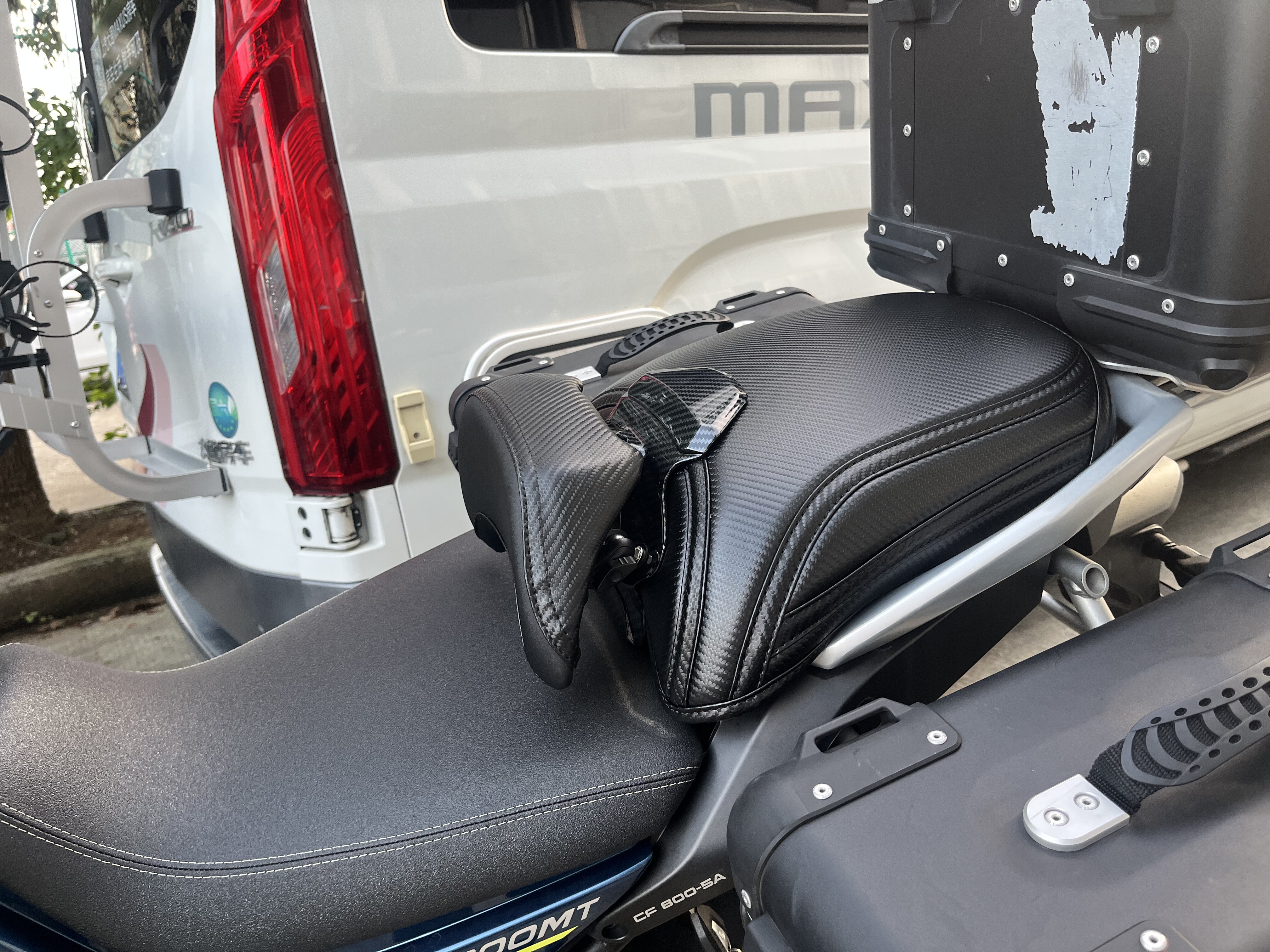 适用贝纳利金鹏坐垫改装