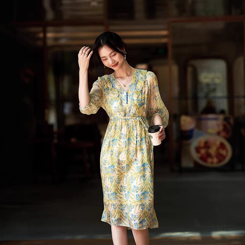 75056 夏季新品女装木耳边V领中袖真丝小清新印花花边连衣裙系带