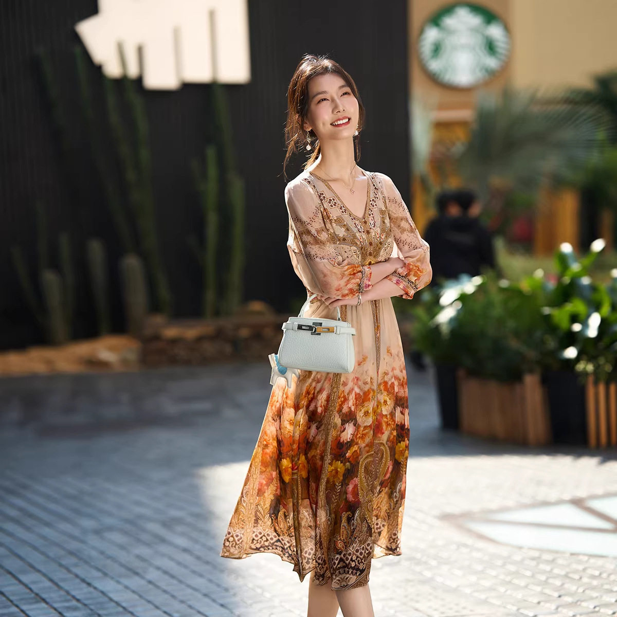 80170波西米亚异域风桑蚕丝定位印花连衣裙女夏v领收腰真丝中长裙