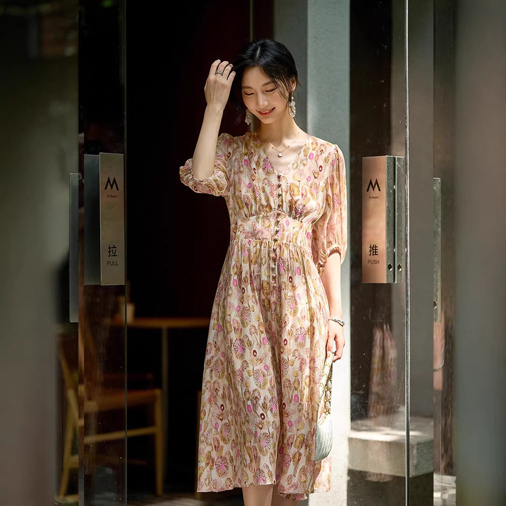 80069 夏季新品女装2025中长款V字领真丝印花连衣裙飘逸大摆裙