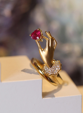 卡雷拉Los Manos魔法之手复刻系列丨18K金红宝钻石镶嵌手指戒指