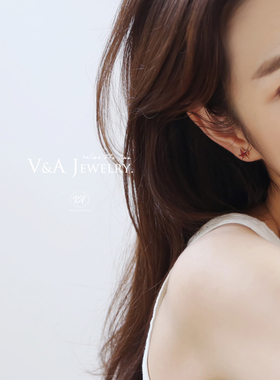 落在耳边的秋意丨VA珠宝珐琅彩新品丨18K金枫叶耳钉丨两色选