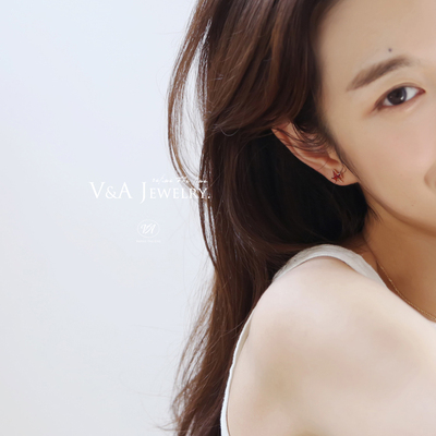 va珠宝珐琅彩新品18k金枫叶耳钉