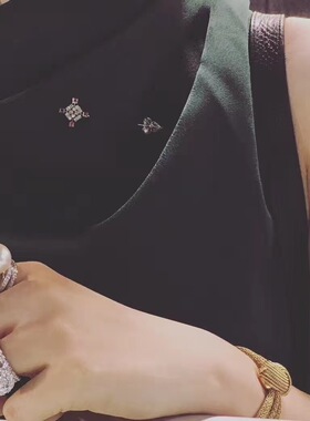 VA珠宝丨复古红宝胸针领针丨从前 现在 过去 了还会来