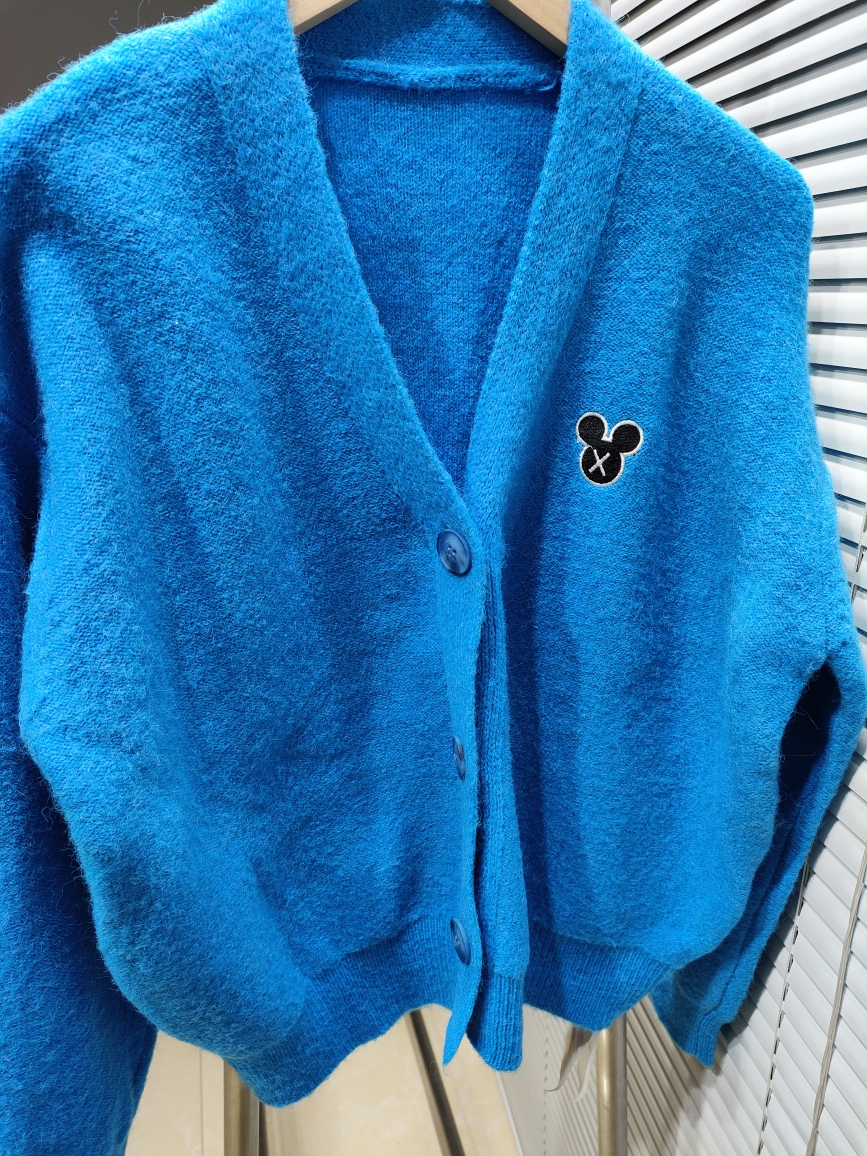 2024秋季新款韩版米奇头羊毛针织开衫女时尚V领宽松长袖短款外套