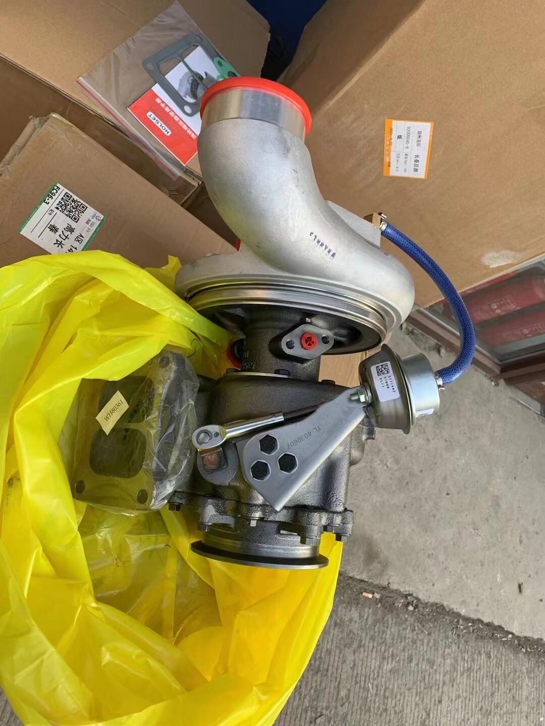 解放j6p j7锡柴550马力涡轮增压器 hx55w 5637975
