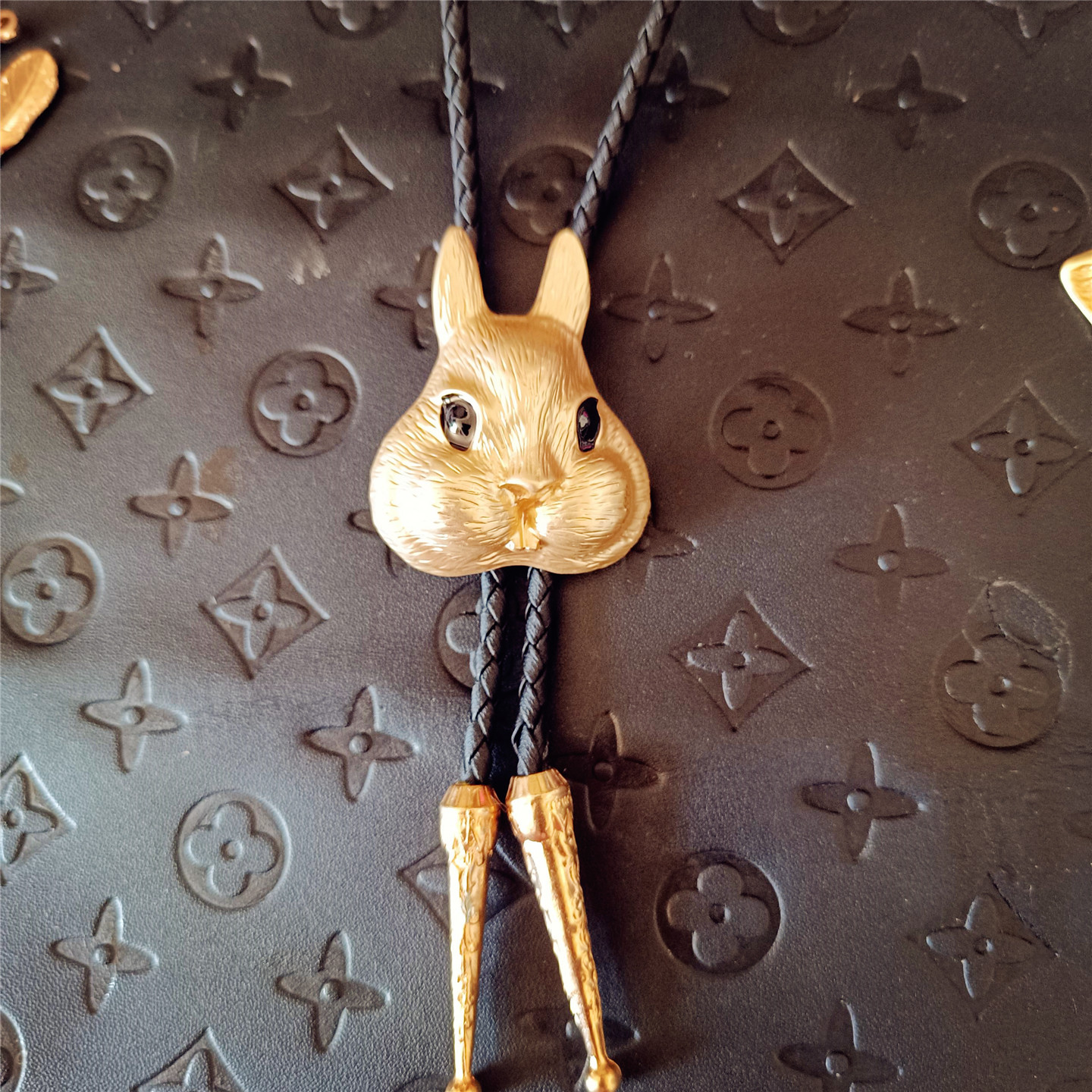 兔子小兔哑光金100厘米四股编织皮绳手工diy两用胸针别针波洛项链