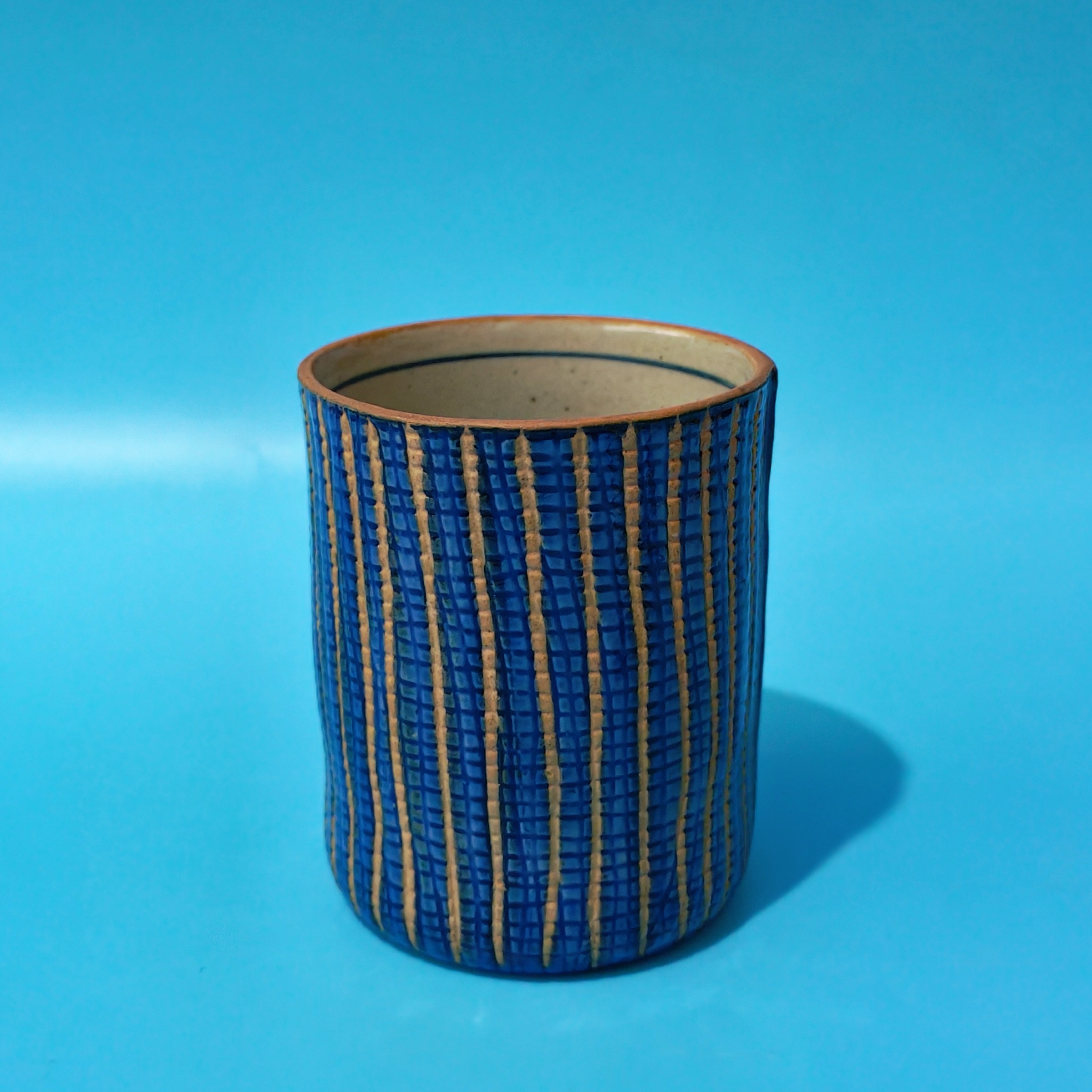日本中古蓝色条纹粗陶茶杯复古手作啤酒果汁水杯侘寂风织布烧浮雕
